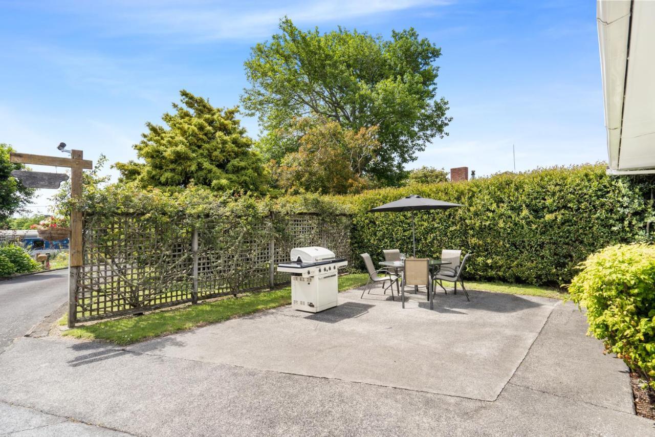 Kumeu Kottage Bed & Breakfast Exterior photo