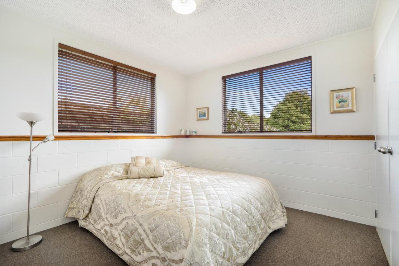 Kumeu Kottage Bed & Breakfast Exterior photo