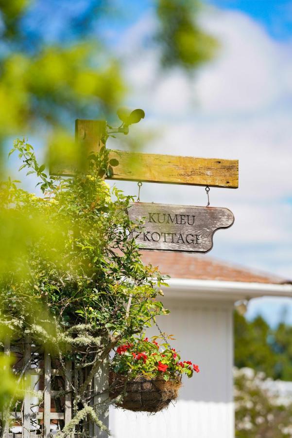 Kumeu Kottage Bed & Breakfast Exterior photo